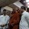 Para bikkh thudong disambut jajaran pejabat Pemprov Jateng di Kantor Gubernur Jateng, Kecamatan Semarang Selat