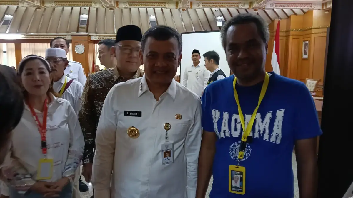 Gubernur Jawa Tengah Ahmad Luthfi bersama Ketua Kagama Cirebon Heru Subagia, Rabu (8/5)