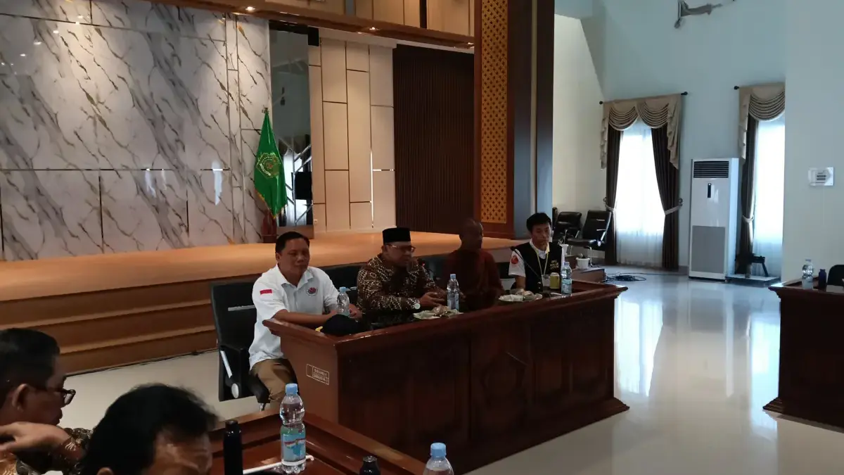 Perjalanan spiritual mereka singgah di Kanwil Kemenag Provinsi Jateng setelah sebelumnya bersilaturahmi ke Kan
