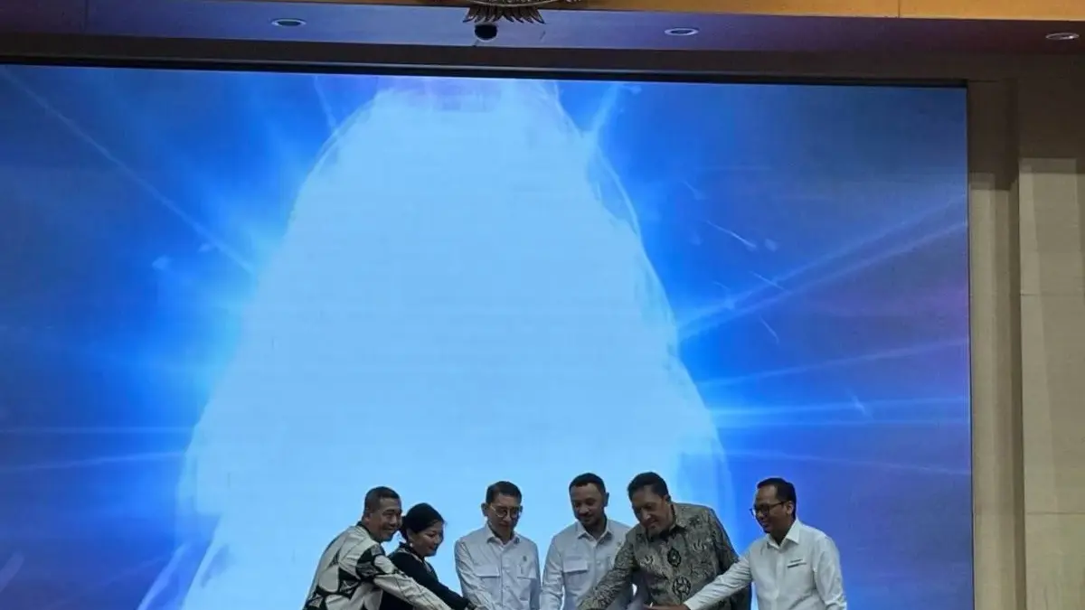 Menteri Kebudayaan (tengah) dalam peluncuran Dana Indonesiana 2025-2026 yang digelar di Jakarta, Senin (5/5/20