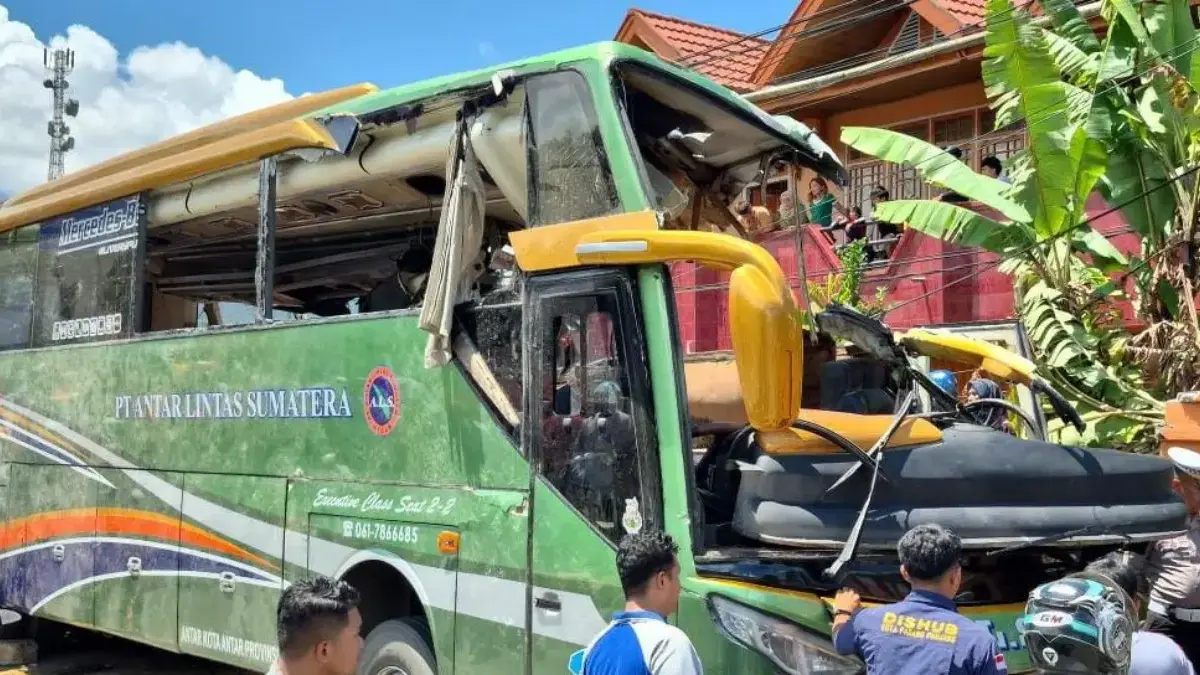 kecelakaan Bus ALS (Antar Lintas Sumatera) di Kota Padang Panjang, Sumatera Barat, Selasa (6/5/2025).