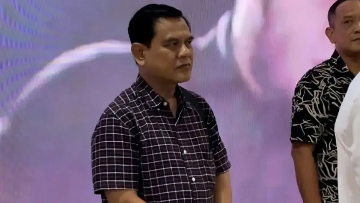 Adik ipar dari Presiden ke-7 Republik Indonesia Joko Widodo (Jokowi), Wahyudi Andrianto, tiba di Gedung Baresk