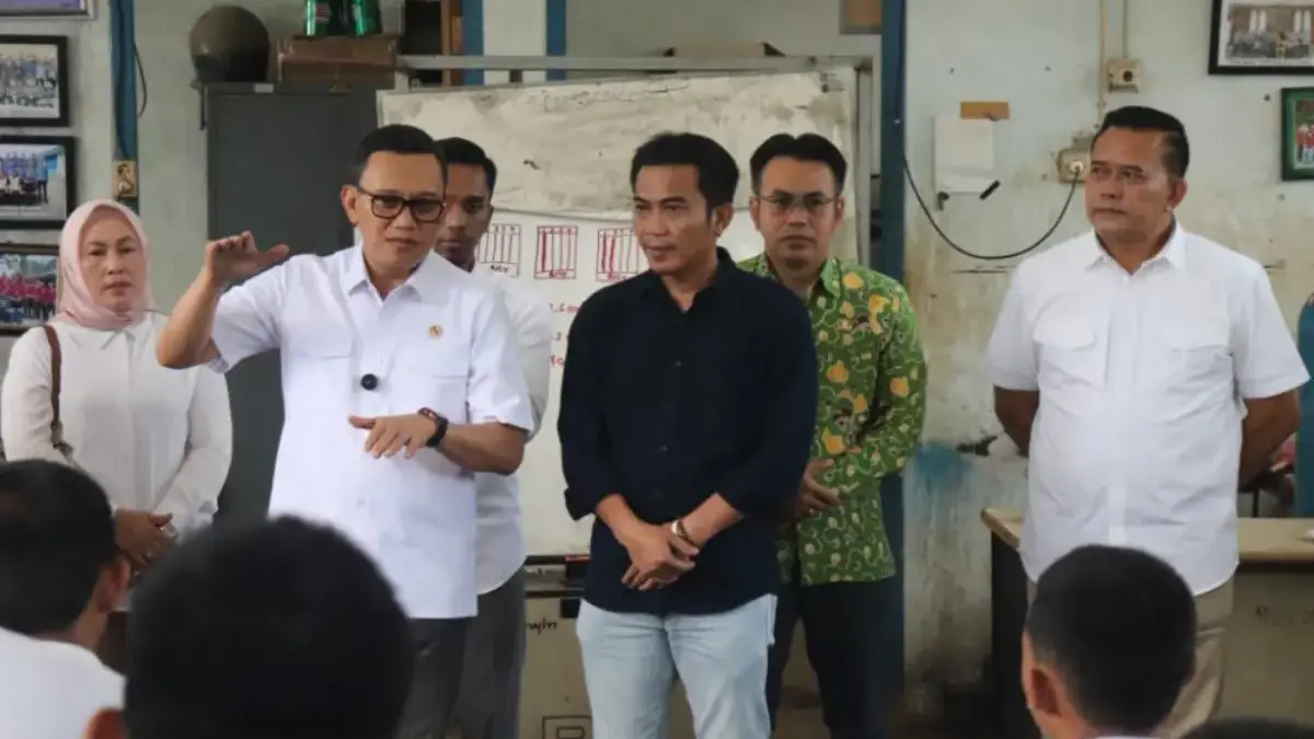 Menteri Pelindungan Pekerja Migran Indonesia, Abdul Kadir Karding, saat berkunjung ke UPTD Pelatihan Kerja Din
