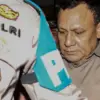 Ketua KPK nonaktif Firli Bahuri berjalan keluar gedung Bareskrim usai pemeriksaan di Bareskrim Polri, Jakarta,