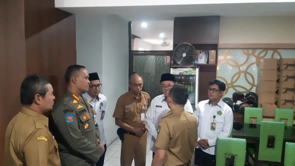 Wali Kota Solo, Respati Ardi saat inspeksi langsung (sidak) ke lokasi yang berada di kawasan Jebres, Senin (26