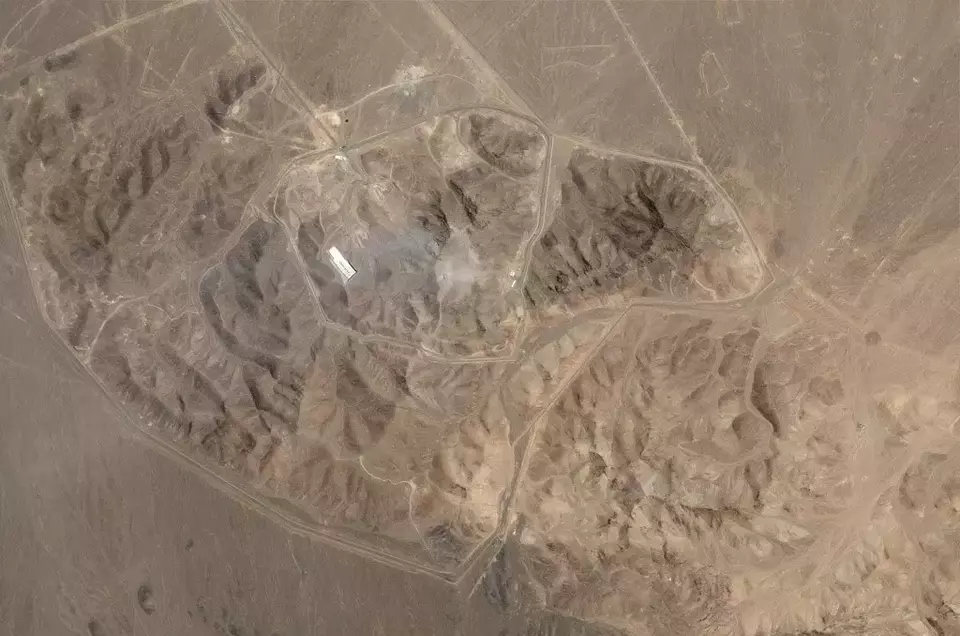 Citra satelit Planet Labs PBC menunjukkan lokasi pengayaan nuklir bawah tanah Iran di Fordow setelah serangan