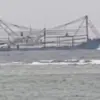 Sebuah kapal China kandas akibat cuaca badai di perairan dangkal di lepas pulau yang diduduki Filipina di Laut