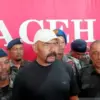 Ketua Mualimin Aceh sekaligus Wakil Panglima GAM Pusat, Darwis Jeunib saat memberikan keterangan usai Presiden
