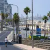 Salah satu sudut kota Tel Aviv, Israel, terlihat lengang pada Senin (16/6/2025). Pasalnya sebagian besar warga