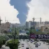Israel mengatakan pihaknya terus menyerang target di Teheran. (EPA)