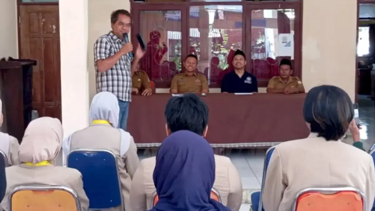 Ketua Kagama Cirebon, Heru Subagia pada acara pembukaan KKN Mahasiswa UGM di Kecamatan Pangenan