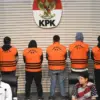Lima tersangka kasus dugaan korupsi proyek pembangunan jalan di Dinas PUPR dan preservasi jalan di Satuan Kerj