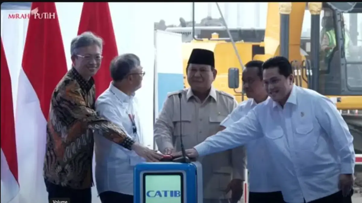 Goundbreaking ekosistem industri kendaraan listrik terintegrasi di Karawang, Jawa Barat, Minggu (29/6/2025). (