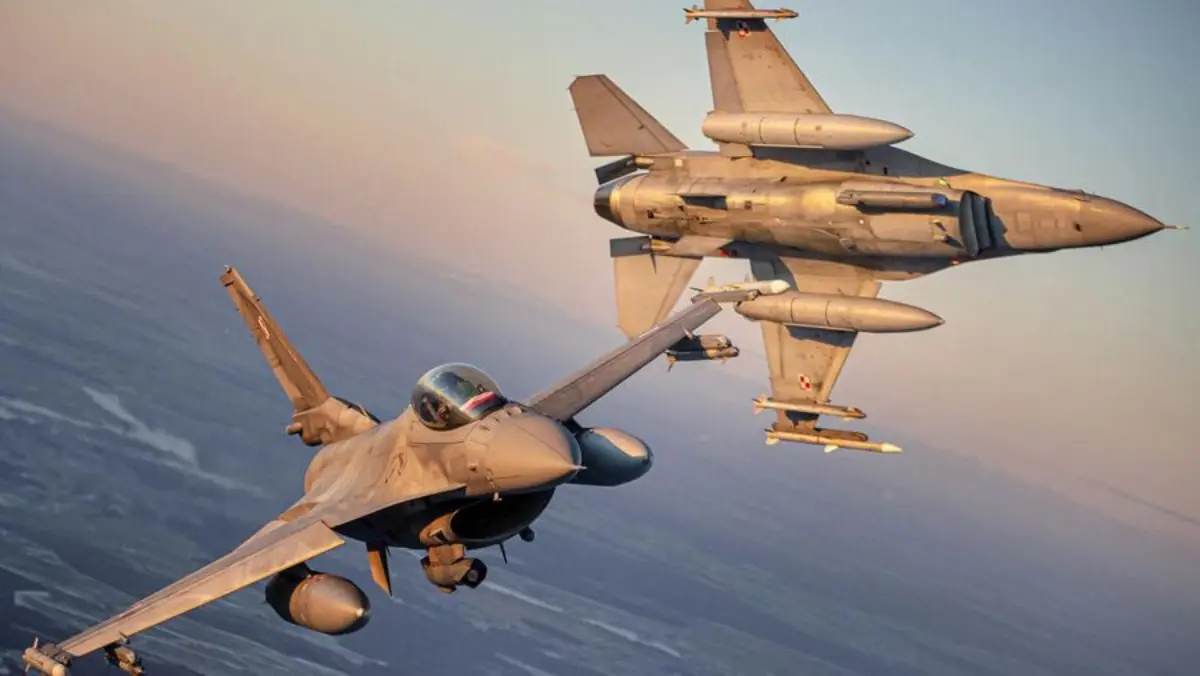 Jet tempur F-16 Angkatan Udara Belgia yang berpartisipasi dalam Misi Udara Baltik NATO beroperasi di wilayah u