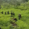 Tentara Kamboja berpatroli di sepanjang garis perbatasan Kamboja-Thailand di Osmach, Kota Samrong, 22 Juli 202