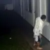 Penjaga kos sempat mondar-mandir di depan kamar kos ADP (39), pada Selasa (08/07). Diplomat Kementerian Luar N