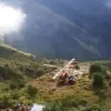 Helikopter SAR mendarat untuk melakukan upaya evakuasi pendaki asal Belanda yang terjatuh di Gunung Rinjani, N