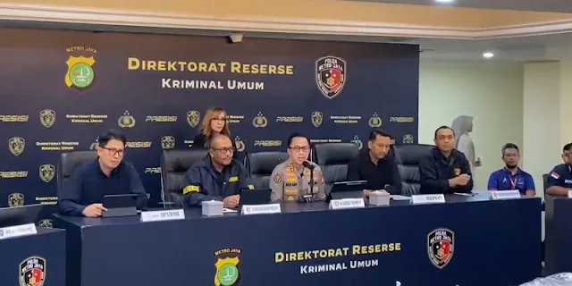 Konfrensi pers kasus tewasnya diplomat muda Kementerian Luar Negeri (Kemlu), Arya Daru Pangayunan atau ADP (39