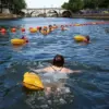 Orang-orang berenang di Sungai Seine di lokasi Bras Marie, yang dibuka untuk perenang untuk menandai sesi pema