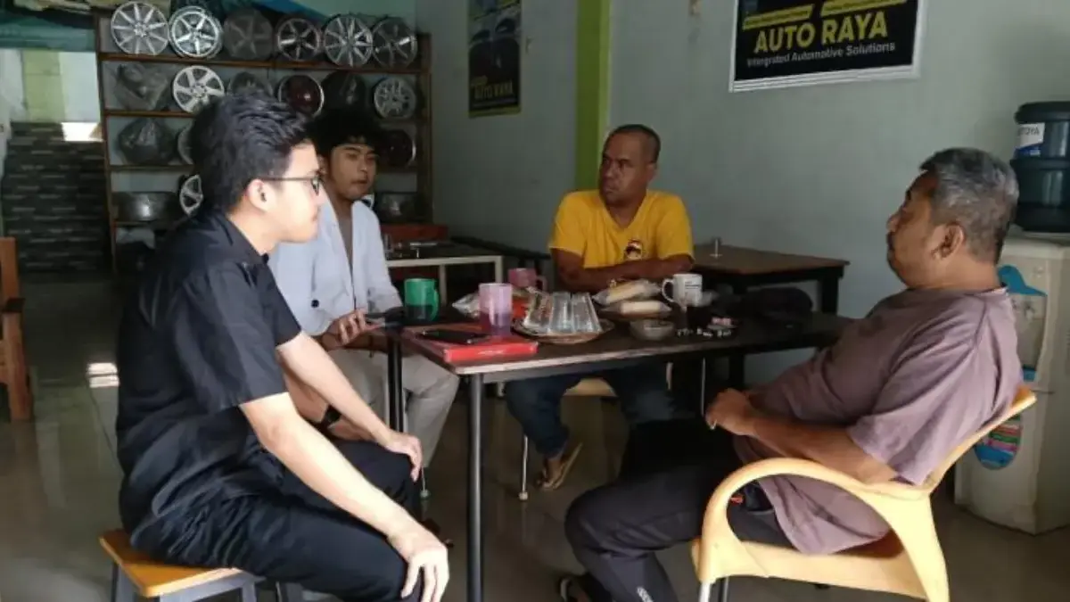 Diskudi antara Mahasiswa dengan Alumni UGM di Cirebon.