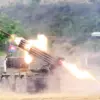 Pasukan Kamboja tembakan roket BM-21. (Siv Channa)