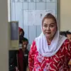 Terdakwa kasus dugaan korupsi pengadaan barang dan jasa tahun 2023-2024 Hevearita Gunaryanti Rahayu bersiap me