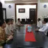 Suasana pertemuan Presiden Prabowo Subianto dan Presiden ke-7 RI Joko Widodo di Sumber, Solo, Jawa Tengah, Min