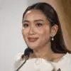 Perdana Menteri Thailand Paetongtarn Shinawatra menghadiri konferensi pers di markas besar partai Pheu Thai se