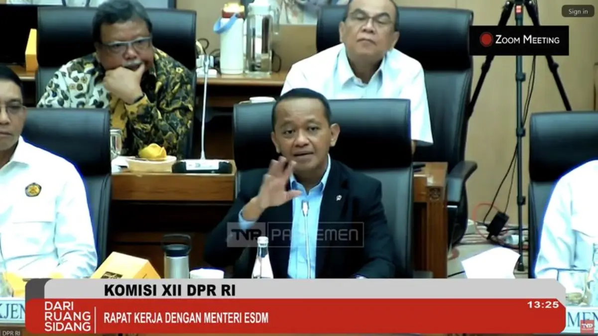 Rapat Kerja Komisi XII DPR RI dengan Menteri ESDM Bahlil Lahadalia di Gedung DPR, Rabu (02/07/2025). (Tangkapa