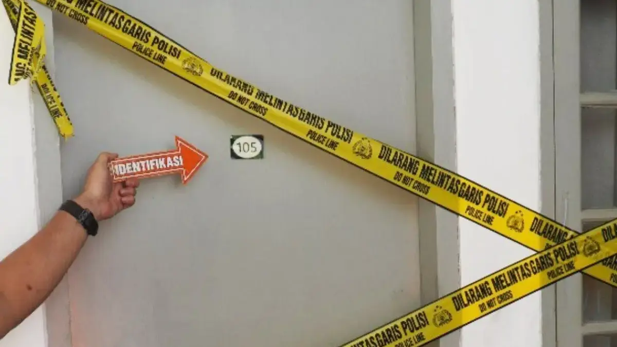 Kamar kos diplomat Kemlu bernama Arya Daru Pangayunan di Menteng, Jakpus digaris polisi. (Foto: Antara)
