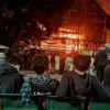Kantor DPRD Sulsel turut dibakar massa. (ANT)