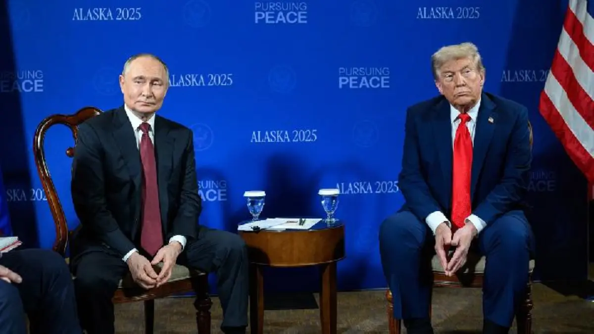 Presiden Amerika Serikat Donald Trump melakukan pertemuan dengan Presiden Rusia Vladimir Putin di Alaska, Amer
