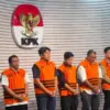 Para tersangka kasus dugaan suap proyek pembangunan rumah sakit daerah (RSUD) Kabupaten Kolaka Timur (Koltim),