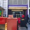 Proses Eksekusi Gedung Fantasi Family Karaoke di Jalan RA Kartini. (IST)