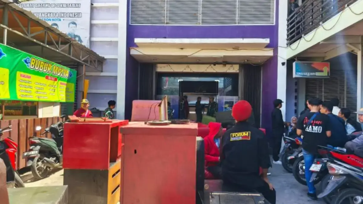 Proses Eksekusi Gedung Fantasi Family Karaoke di Jalan RA Kartini. (IST)