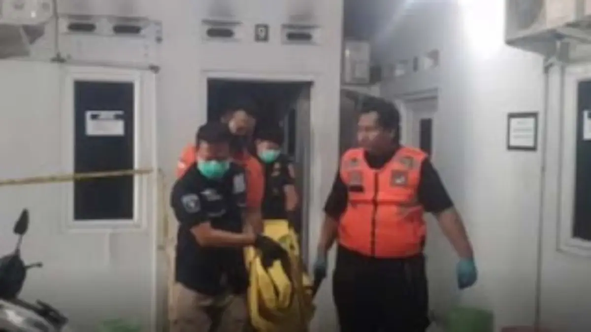 Warga Blok Ceblok, Desa Singajaya, Kabupaten Indramayu, Jawa Barat, digemparkan oleh penemuan mayat seorang wa