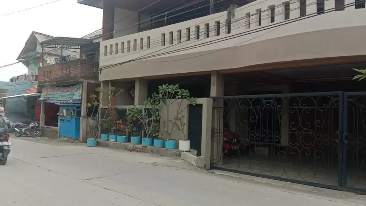 Penampakan rumah Satori setelah anggota DPR dari Fraksi Nasdem itu ditetapkan sebagai tersangka dalam kasus du