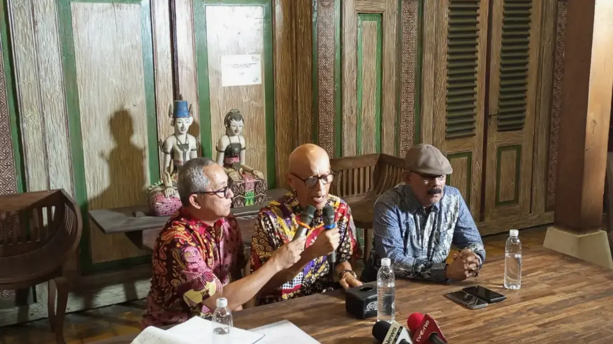 Suasana jumpa pers keluarga kandung almarhum Arya Daru Pangayunan di Yogyakarta, Sabtu, (23/8/2025).