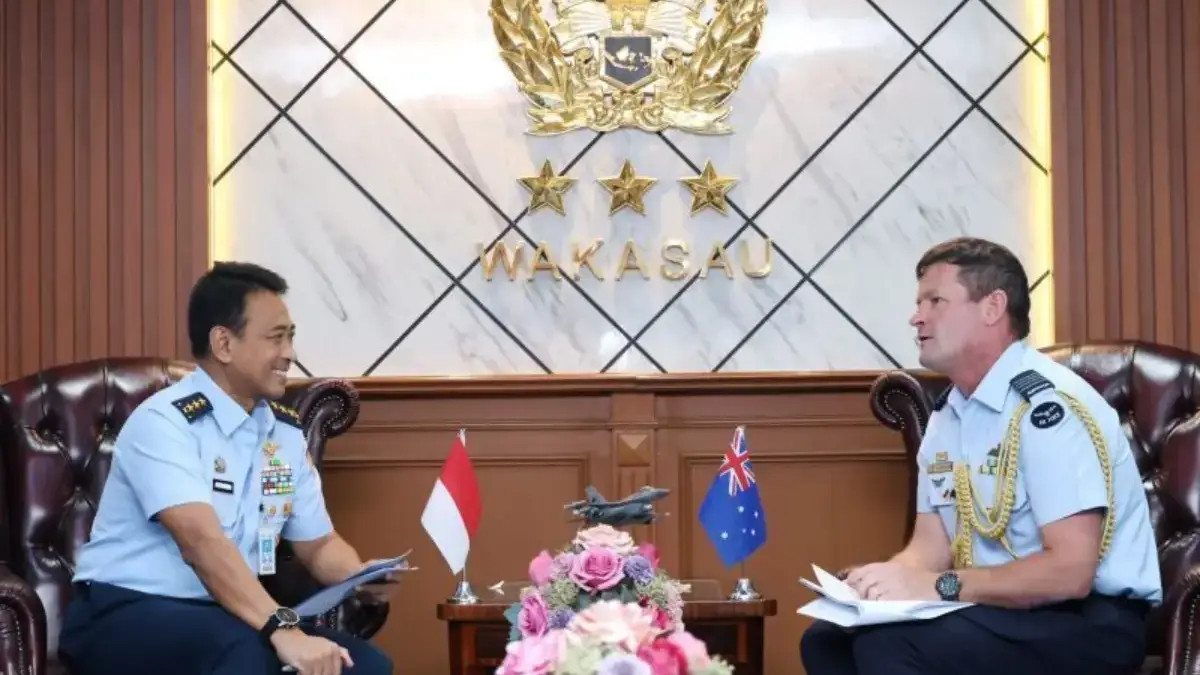 Wakil Kepala Staf Angkatan Udara Marsdya TNI Andyawan Martono Putra (kiri) bertemu dengan Atase Udara (Atud) A