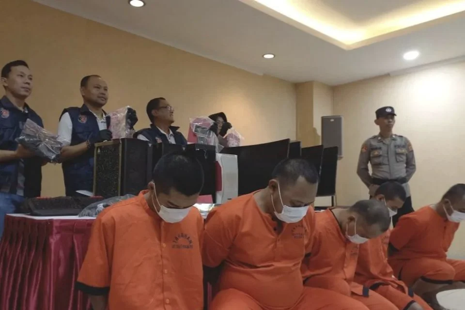 Polisi tangkap komplotan pemain judi online yang secara terorganisir merugikan bandar judol pemilik situs (Ant