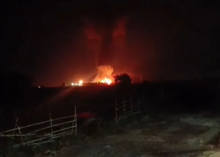Api yang dipicu akibat ledakan di sumur minyak milik Pertamina EP di Subang. (IST)