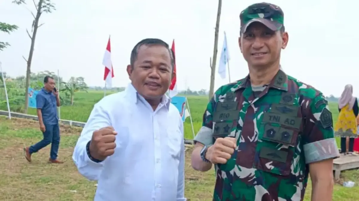 Staf Ahli Menhan Bidang Sosial Kemhan RI, Mayjen Rionardo didampingi perwakilan Legal PT Panen Aman Damai, Tja