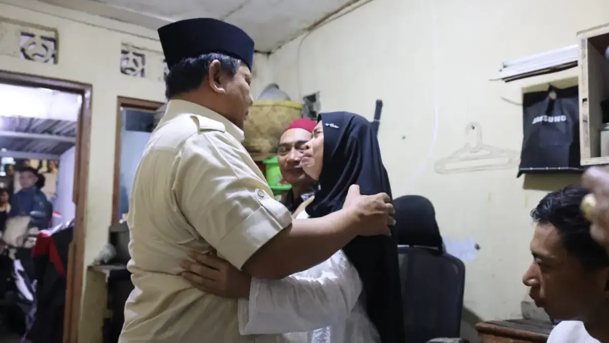 Presiden Prabowo melayat ke rumah duka almarhum Affan Kurniawan, Jakarta, Jumat (29/8) malam. (IST)