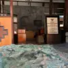 Kondisi Museum Bagawanta Bhari Kabupaten Kediri yang rusak akibat aksi massa pada Sabtu (30/8/2025) malam. (Fo