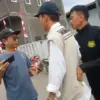 Salah satu petugas kemananan PT GRS Jawilan Serang saat menghalangi wartawan melakukan peliputan. (Foto:Tangka