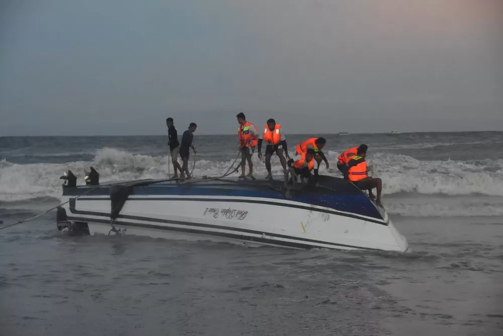 Kapal cepat Dolphin Cruise II terbalik dalam pelayaran dari Nusa Penida ke Sanur Bali pada Selasa (5/8/2025) (