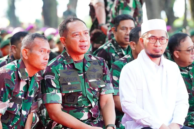 Panglima TNI Jenderal TNI Agus Subiyanto menghadiri doa istighosah di Monas. (Foto: Puspen TNI)