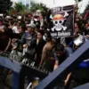 Nepal menjadi sorotan internasional menyusul ribuan anak muda berdemo memprotes pemerintah korup yang direspon