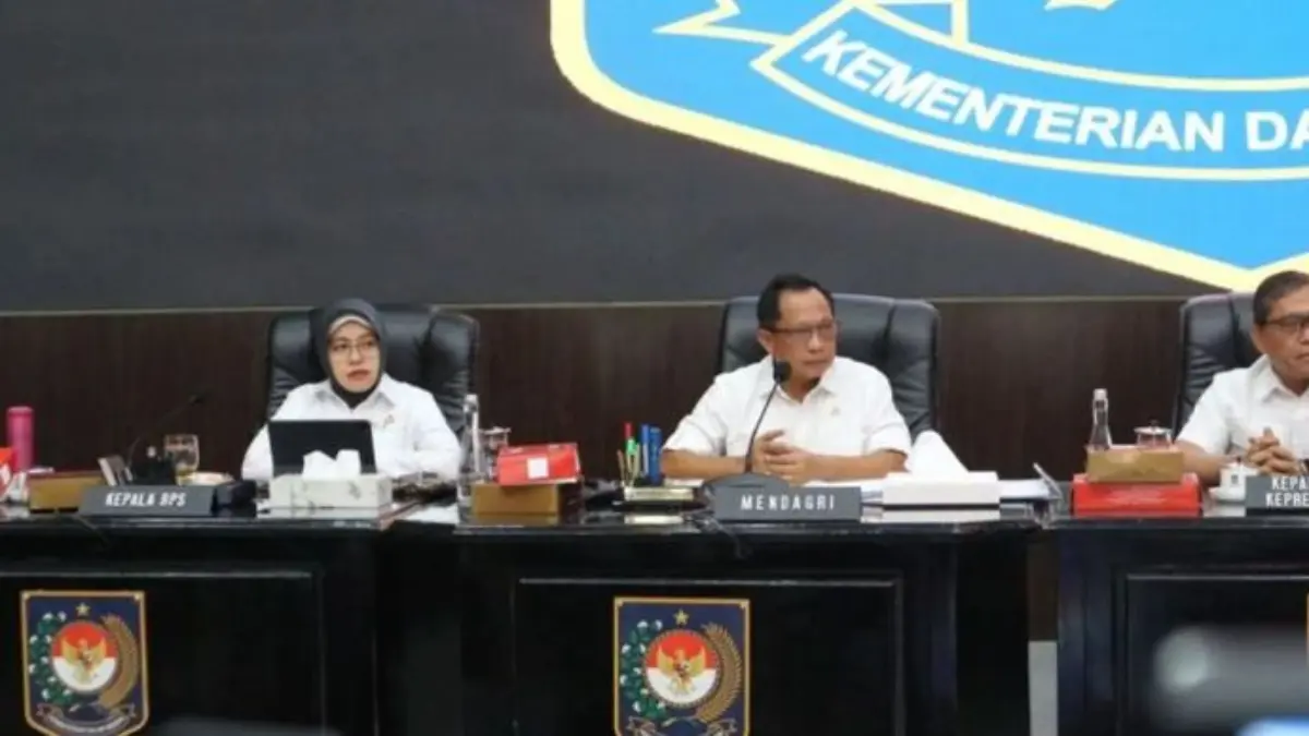 Menteri Dalam Negeri Tito Karnavian saat konferensi pers di Kantor Kemendagri, Jakarta Pusat, Selasa (2/9/2025