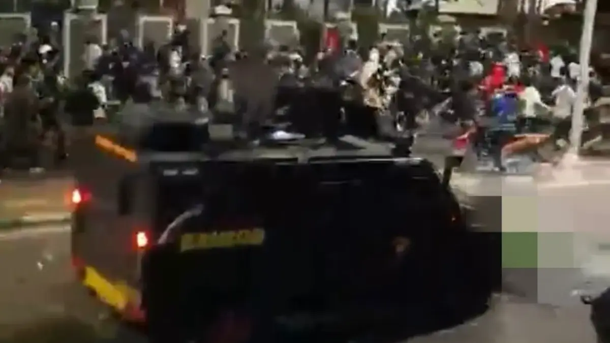 Ojol Affan Kurniawan dilindas mobil Rantis Brimob. (Foto: Media Sosial)